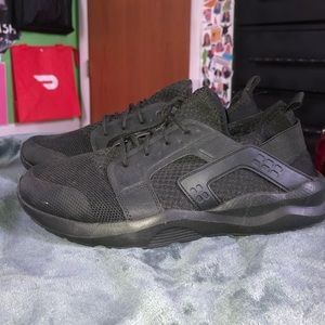 Black Men’s Tennis Shoes